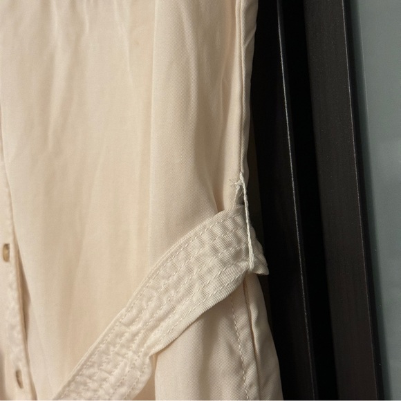 Off-White Button Up V-Neck Short Sleeve Dress with Pockets - Picture 6 of 8